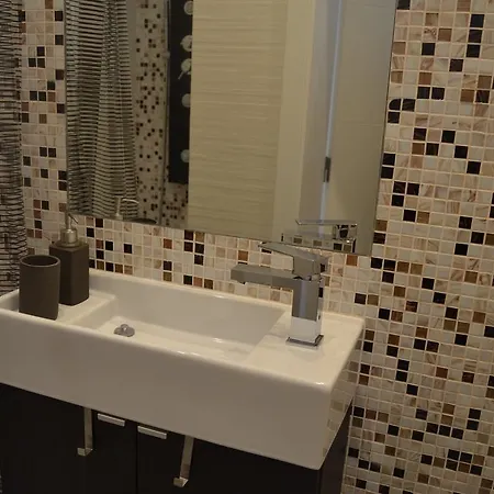 Apartament New Charming Flat In The Heart Of Lizbona